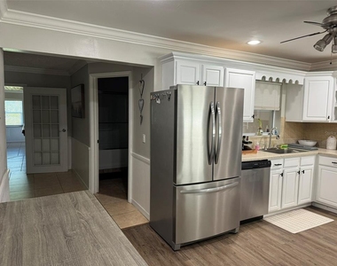 2811 Poinciana Court - Photo Thumbnail 3