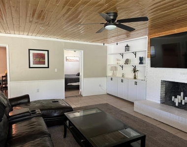 2811 Poinciana Court - Photo Thumbnail 6