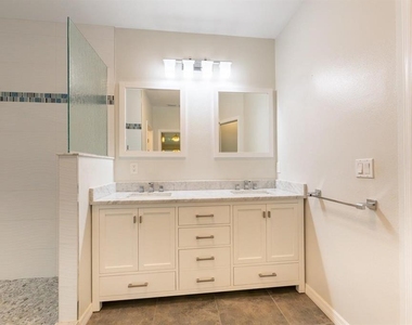 12235 Sw Kingsway Circle - Photo Thumbnail 6