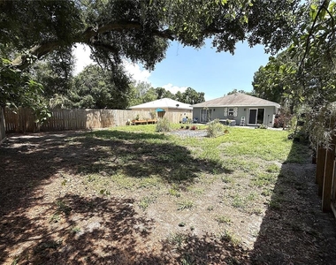 1727 31st Avenue E - Photo Thumbnail 4