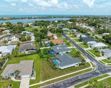 405 Bayside Lane - Photo Thumbnail 68
