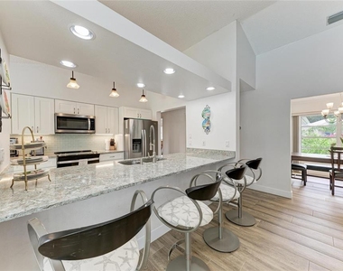 405 Bayside Lane - Photo Thumbnail 18