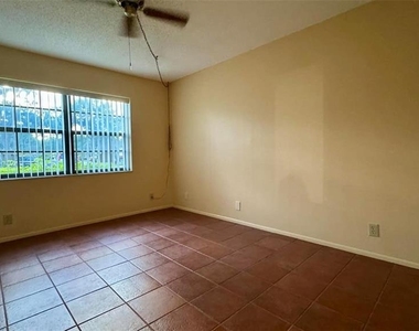 19505 Quesada Avenue - Photo Thumbnail 11