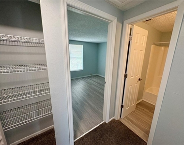 408 57th Avenue Drive E - Photo Thumbnail 9
