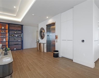 1591 Gulf Of Mexico Drive - Photo Thumbnail 2