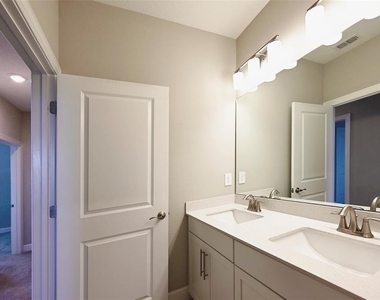 3806 Savanna Palms Court - Photo Thumbnail 23