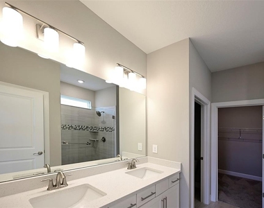 3806 Savanna Palms Court - Photo Thumbnail 14
