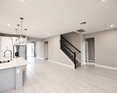 3806 Savanna Palms Court - Photo Thumbnail 12