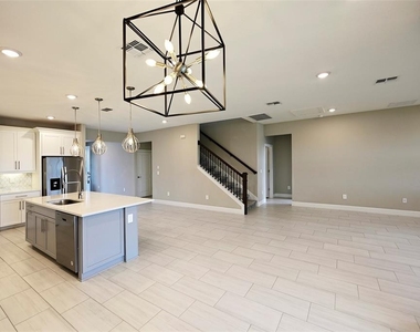 3806 Savanna Palms Court - Photo Thumbnail 10