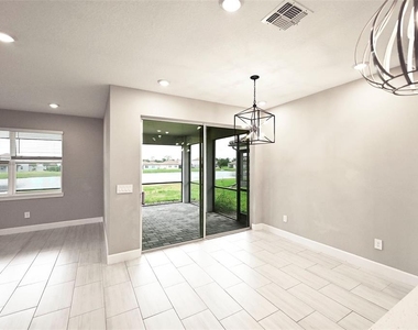 3806 Savanna Palms Court - Photo Thumbnail 9