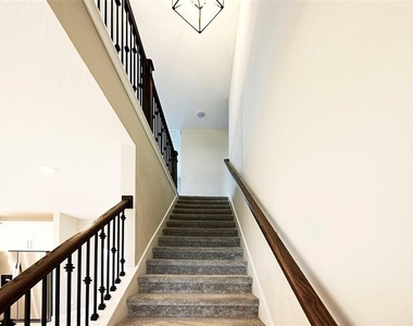 3806 Savanna Palms Court - Photo Thumbnail 15