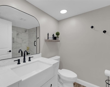 15761 Windward Way Circle - Photo Thumbnail 21
