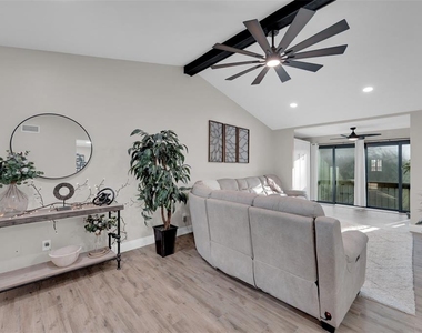 15761 Windward Way Circle - Photo Thumbnail 11