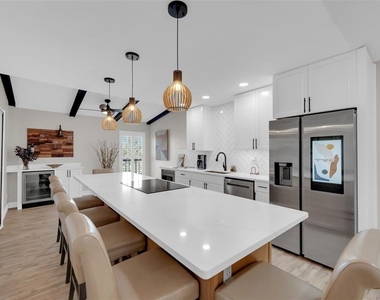 15761 Windward Way Circle - Photo Thumbnail 10