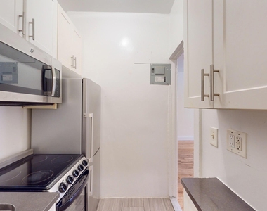 East 96th Street - Photo Thumbnail 3