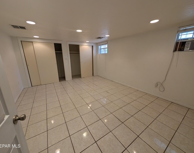 608 Stewart Court - Photo Thumbnail 9