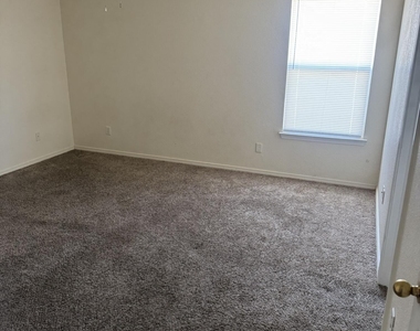 11205 Whitey Ford Street - Photo Thumbnail 7