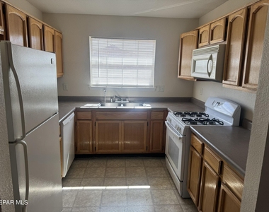 11205 Whitey Ford Street - Photo Thumbnail 3