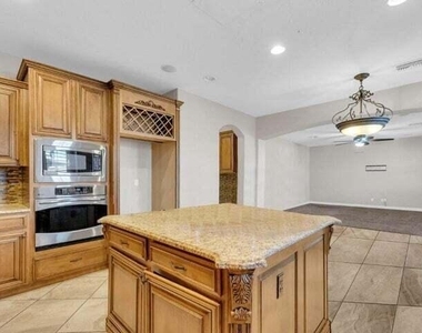 841 Golden Edge Court - Photo Thumbnail 7