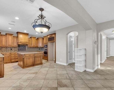 841 Golden Edge Court - Photo Thumbnail 8