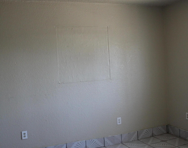 1368 Reid Road - Photo Thumbnail 9