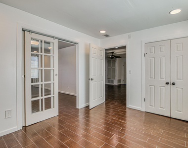 8613 Kingsway Drive - Photo Thumbnail 13