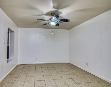 8613 Kingsway Drive - Photo Thumbnail 10