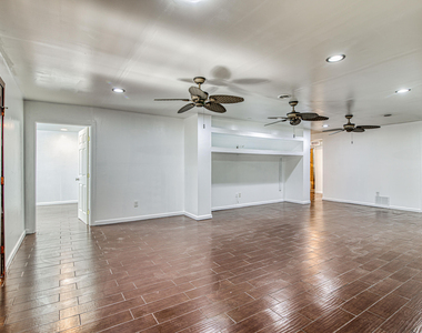 8613 Kingsway Drive - Photo Thumbnail 8