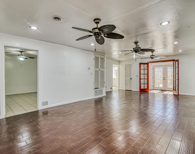 8613 Kingsway Drive - Photo Thumbnail 6
