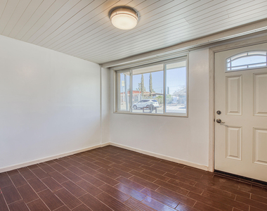 8613 Kingsway Drive - Photo Thumbnail 36