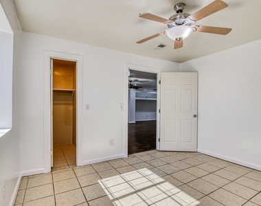 8613 Kingsway Drive - Photo Thumbnail 2