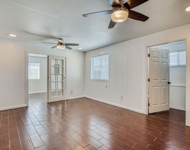 8613 Kingsway Drive - Photo Thumbnail 15