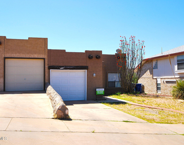 216 Cutlass Drive - Photo Thumbnail 3