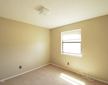216 Cutlass Drive - Photo Thumbnail 11