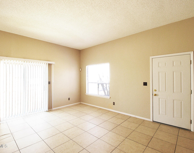 216 Cutlass Drive - Photo Thumbnail 4