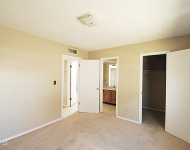 216 Cutlass Drive - Photo Thumbnail 16