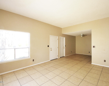 216 Cutlass Drive - Photo Thumbnail 6
