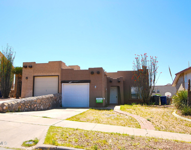 216 Cutlass Drive - Photo Thumbnail 2