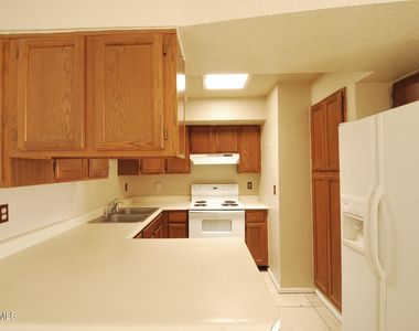 216 Cutlass Drive - Photo Thumbnail 9