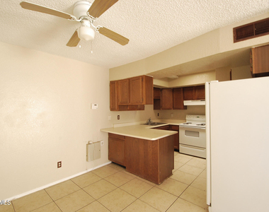 216 Cutlass Drive - Photo Thumbnail 7
