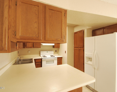 216 Cutlass Drive - Photo Thumbnail 10