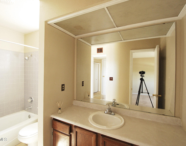 216 Cutlass Drive - Photo Thumbnail 17