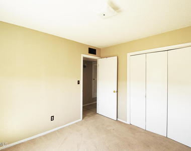 216 Cutlass Drive - Photo Thumbnail 13