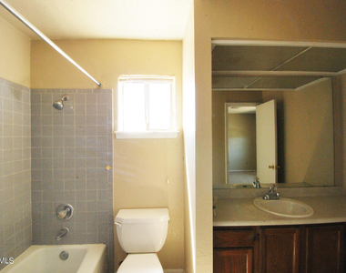 216 Cutlass Drive - Photo Thumbnail 18