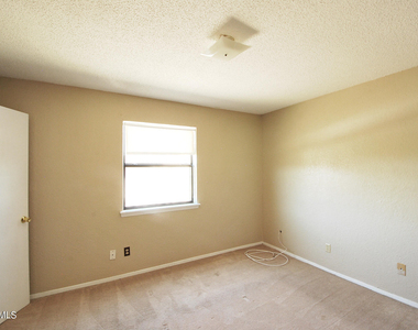 216 Cutlass Drive - Photo Thumbnail 14