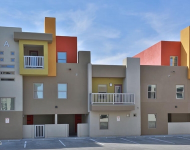 410 Thorn Avenue - Photo Thumbnail 8
