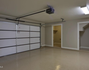 410 Thorn Avenue - Photo Thumbnail 2