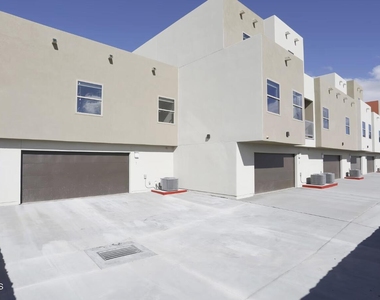 410 Thorn Avenue - Photo Thumbnail 7