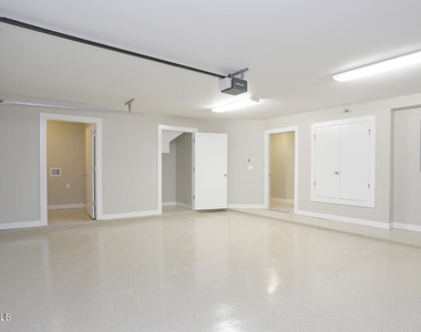 410 Thorn Avenue - Photo Thumbnail 3