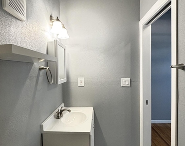 1509 E Yandell - Photo Thumbnail 15